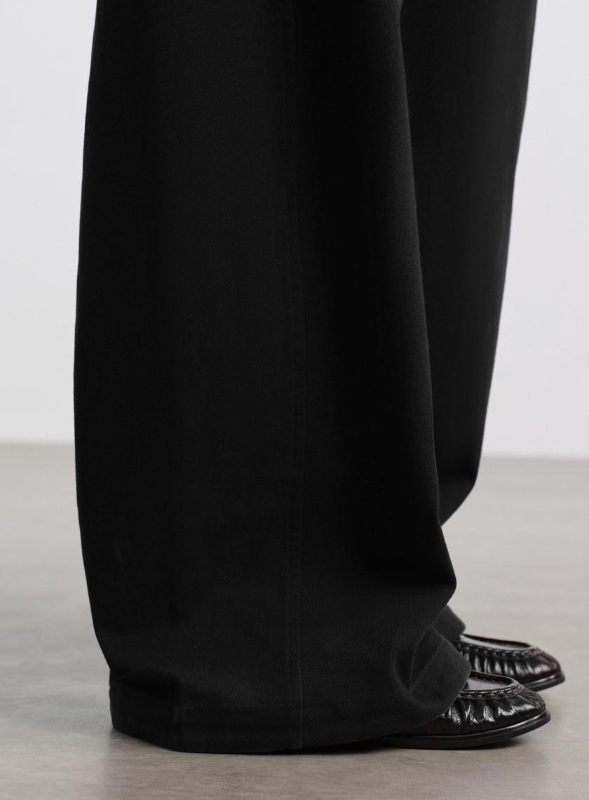 挺廓感內刷毛寬褲