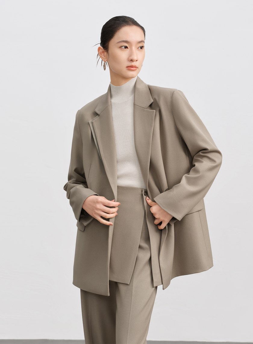 時髦拼接領寬版西裝外套