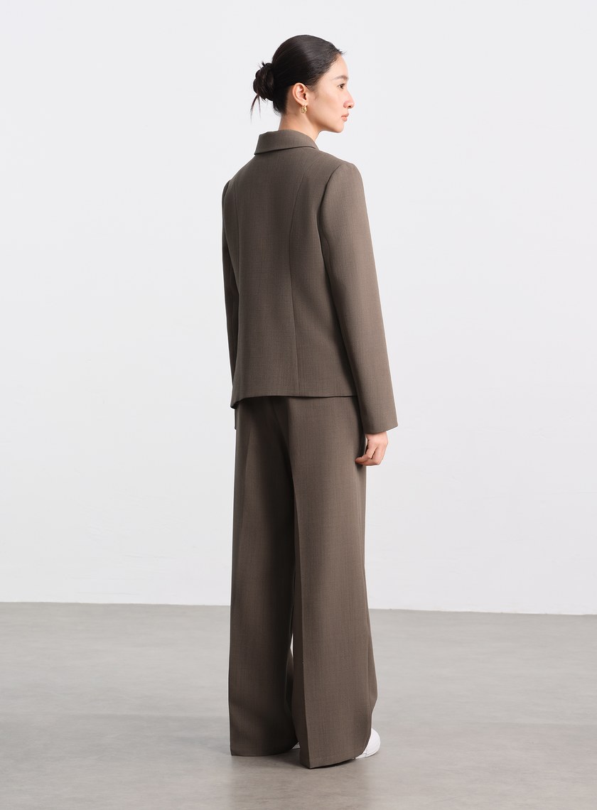 挺廓感不對稱收腰西裝外套