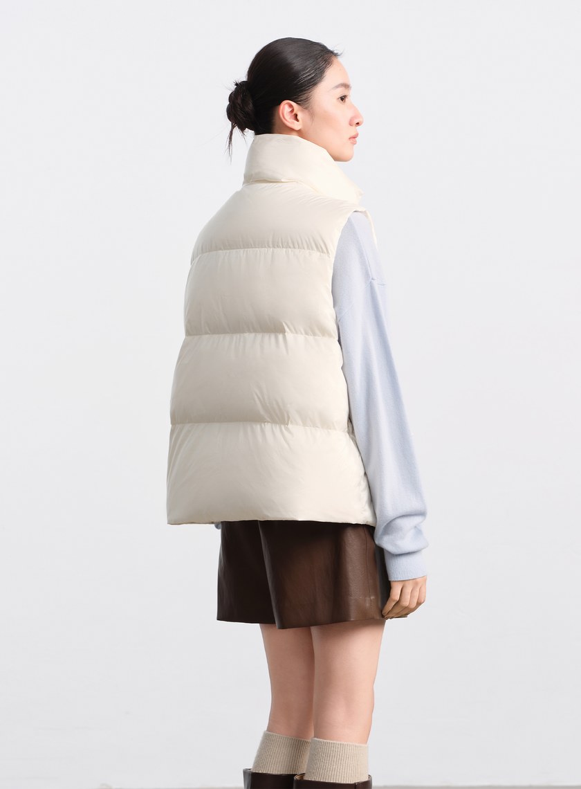 霧面立領輕盈羽絨背心