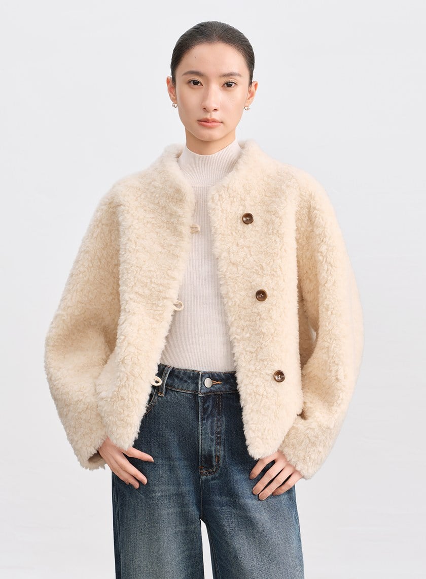 挺廓感羊毛半高領外套