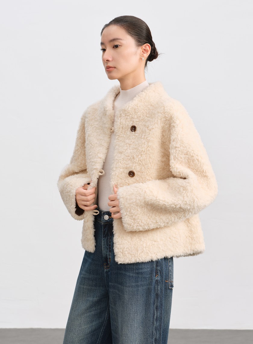 挺廓感羊毛半高領外套