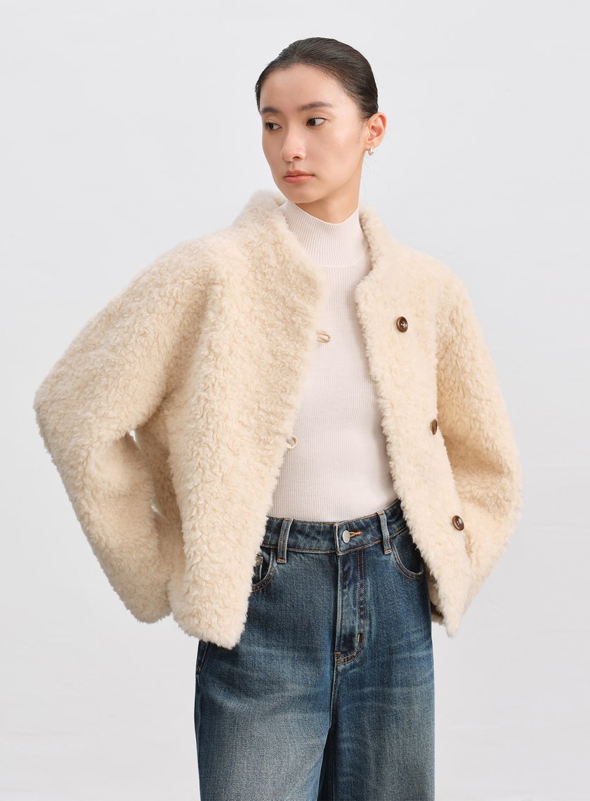 挺廓感羊毛半高領外套