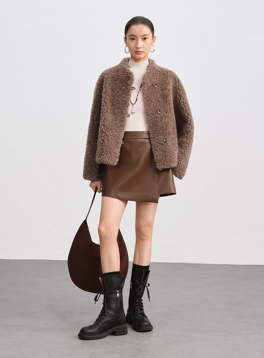 挺廓感羊毛半高領外套