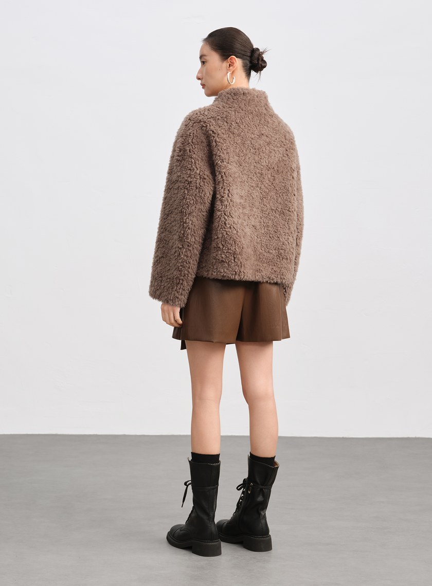 挺廓感羊毛半高領外套