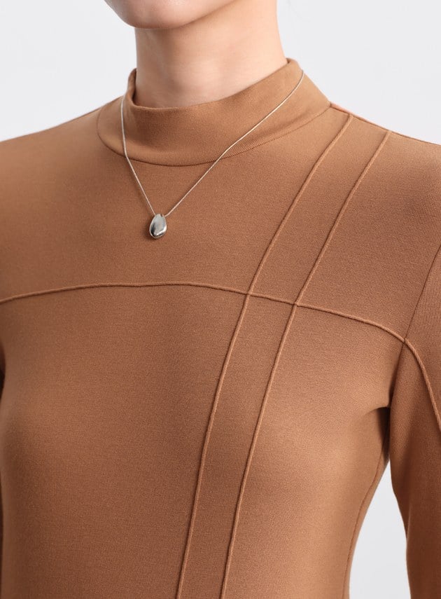 立體褶飾高領發熱上衣