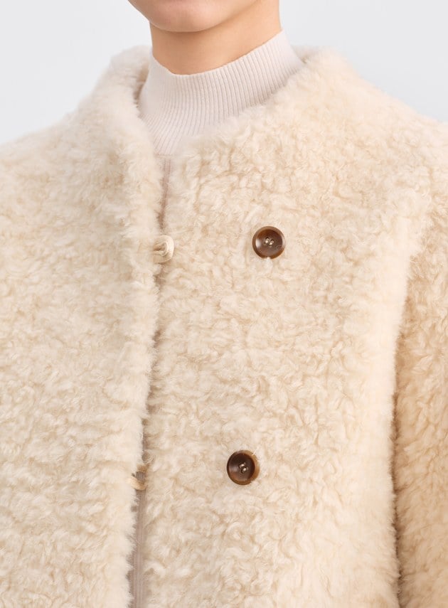 挺廓感羊毛半高領外套