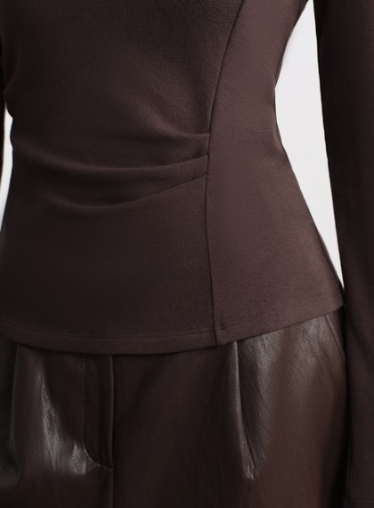 不對稱抓褶圓領發熱上衣